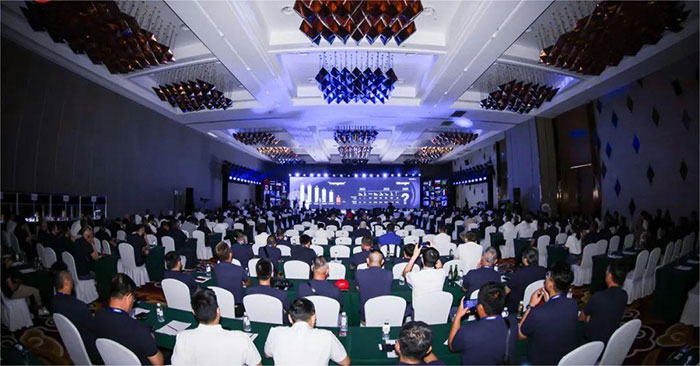 一百分翻譯服務(wù)助力“全球大客戶峰會(huì)”:多語種接力同傳,確保會(huì)議無縫溝通 一百分翻譯服務(wù)助力“全球大客戶峰會(huì)”:多語種接力同傳,確保會(huì)議無縫溝通